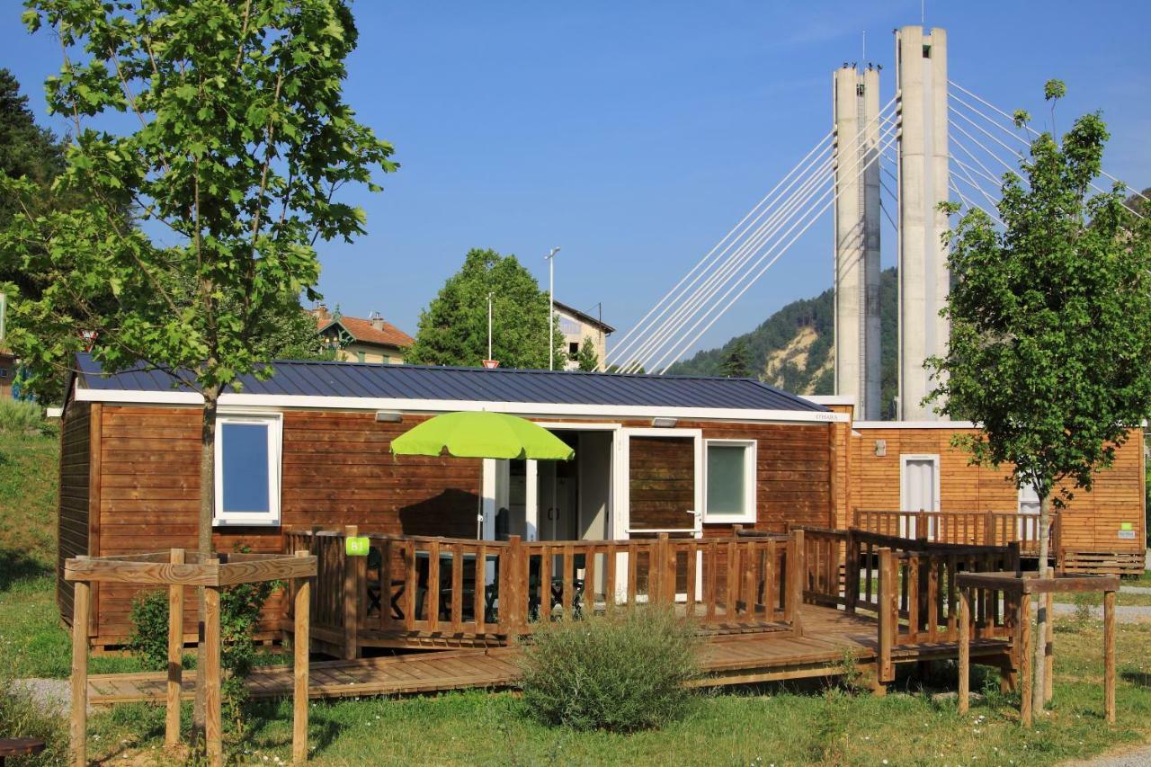 Отель Camping Lou Gourdan Пюже-Тенье Экстерьер фото